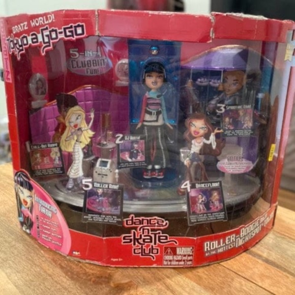 Vintage Bratz Tokyo A Go-Go Dance N Skate Club Play Set